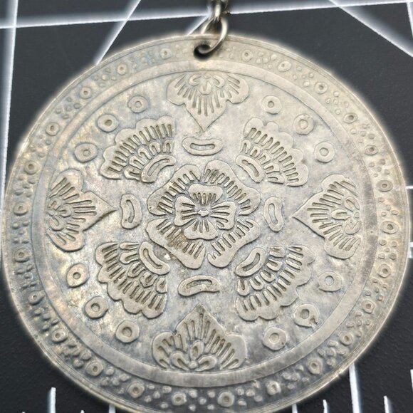 VTG Bohemian Round Drop Earrings 2.5" Silver Tone Etched Floral Mandala Design - Picture 6 of 7